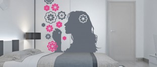 Samolepka na zeď žena a květinový bublifuk, polep na stěnu a nábytek