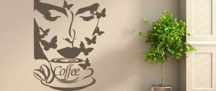 Nálepka na stěnu  káva žena motýlci, polep na stěnu a nábytek